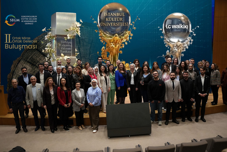 SEGM'den İKÜ PUMA'ya Büyük Ödül: Sürdürülebilir Eğitim Gelişim Başarısı Zirvede!